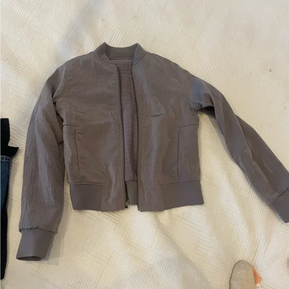 Lulu Lemon reversible jacket- purple - Picture 2 of 6